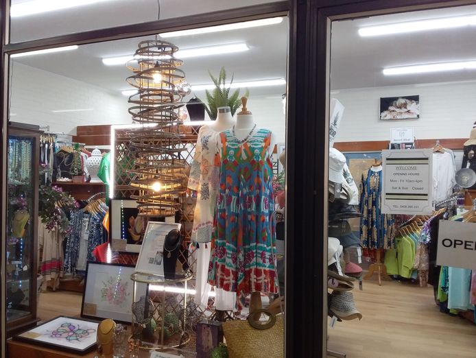 retail-clothing-hats-quality-jewellery-combined-in-this-business-for-sale-0