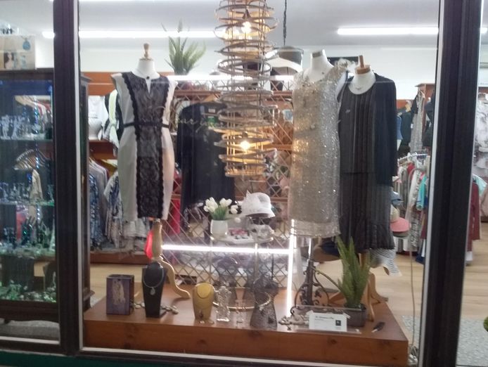 retail-clothing-hats-quality-jewellery-combined-in-this-business-for-sale-8