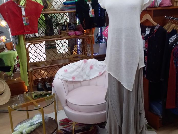 retail-clothing-hats-quality-jewellery-combined-in-this-business-for-sale-4
