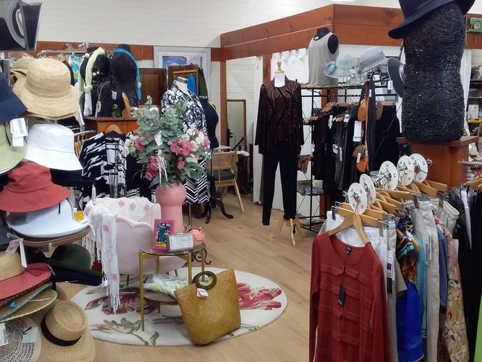 retail-clothing-hats-quality-jewellery-combined-in-this-business-for-sale-5