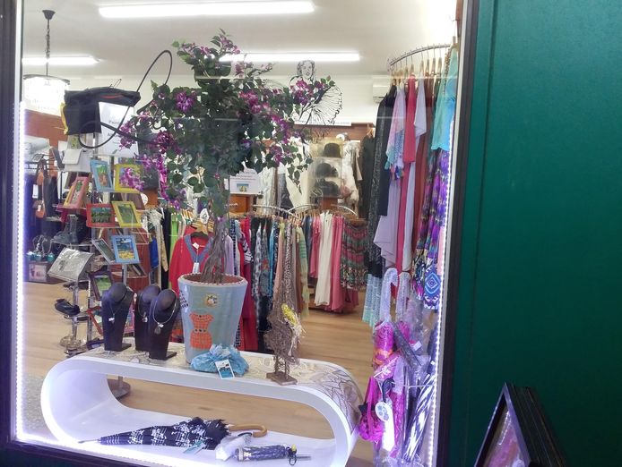retail-clothing-hats-quality-jewellery-combined-in-this-business-for-sale-1