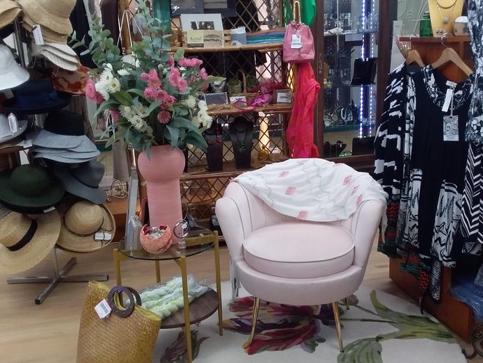 retail-clothing-hats-quality-jewellery-combined-in-this-business-for-sale-4