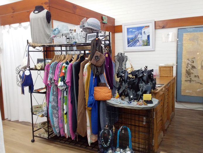 retail-clothing-hats-quality-jewellery-combined-in-this-business-for-sale-8