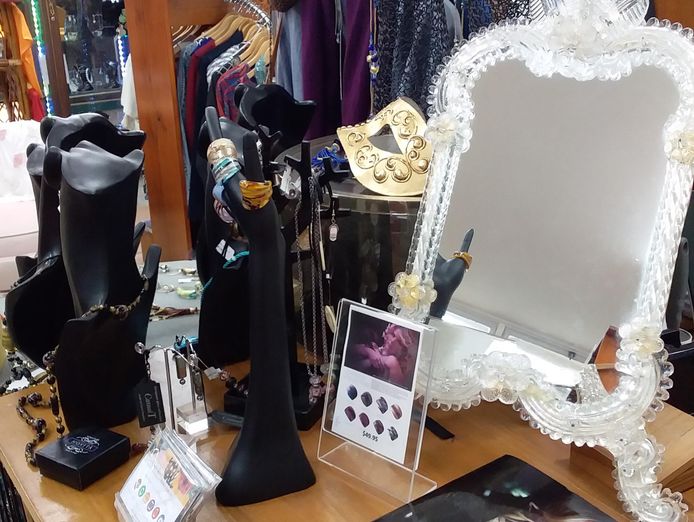 retail-clothing-hats-quality-jewellery-combined-in-this-business-for-sale-6