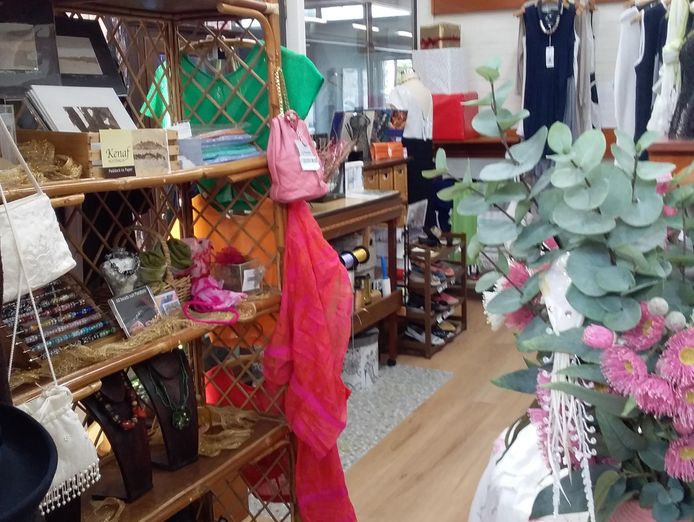 retail-clothing-hats-quality-jewellery-combined-in-this-business-for-sale-7
