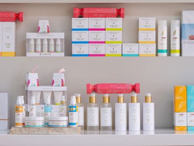 beautician-pure-skin-beauty-spa-1