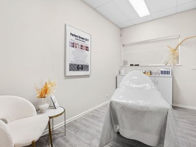 beautician-pure-skin-beauty-spa-8