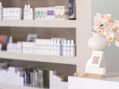 beautician-pure-skin-beauty-spa-3