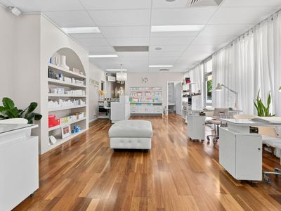 beautician-pure-skin-beauty-spa-4