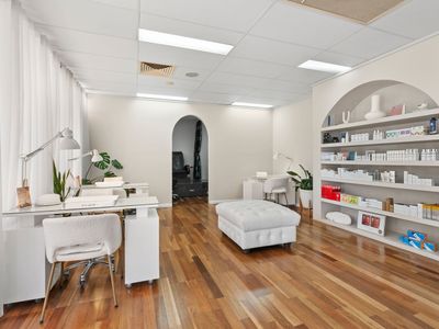 beautician-pure-skin-beauty-spa-6
