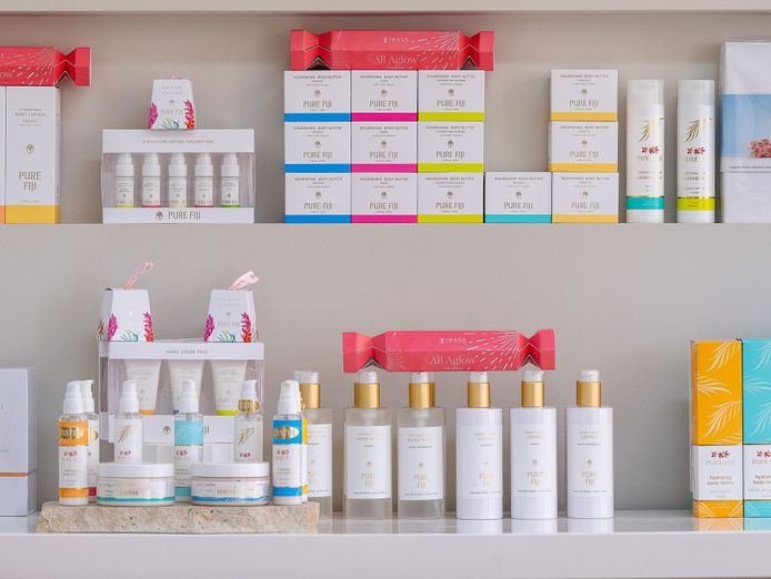 beautician-pure-skin-beauty-spa-1