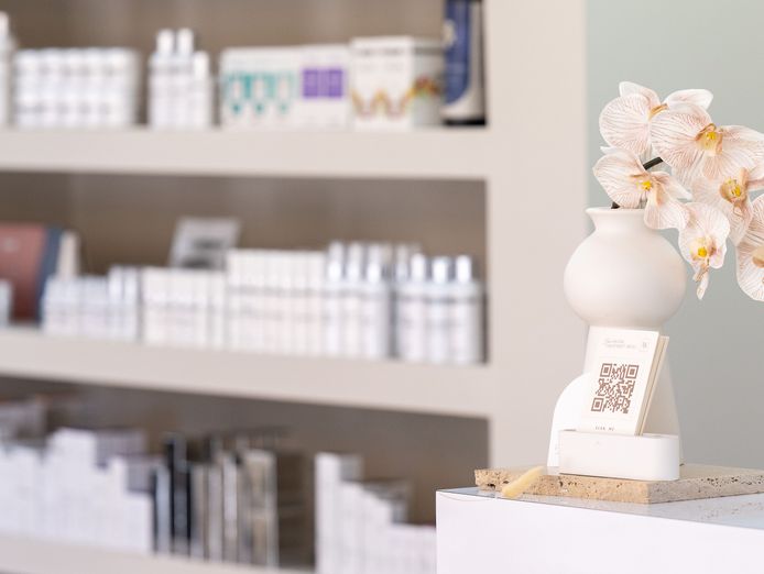 beautician-pure-skin-beauty-spa-3