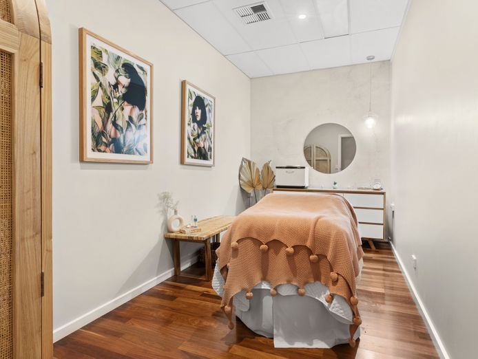 beautician-pure-skin-beauty-spa-7