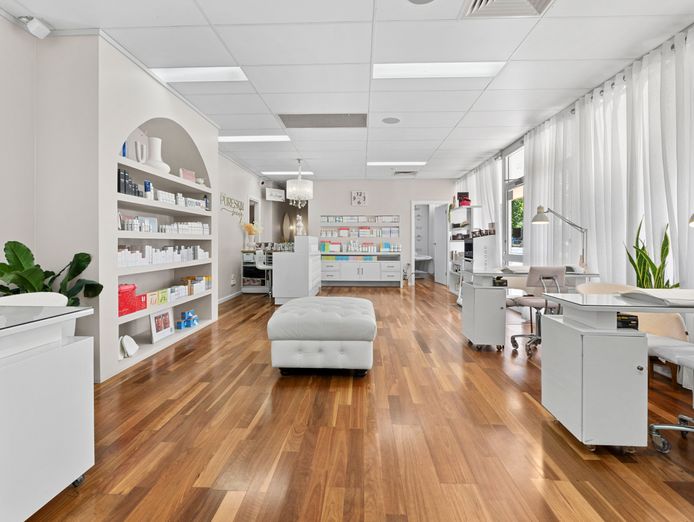 beautician-pure-skin-beauty-spa-4