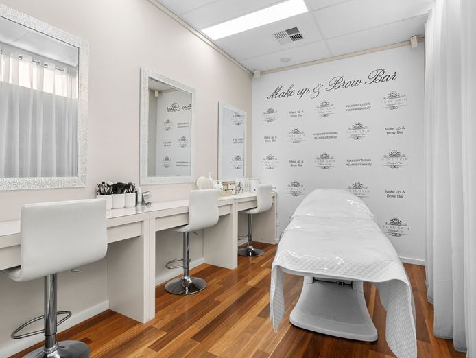 beautician-pure-skin-beauty-spa-2