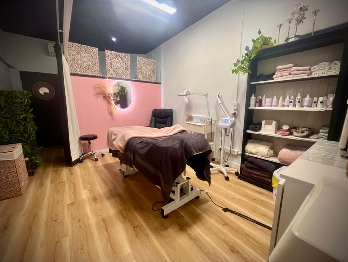 beauty-salon-for-sale-established-profitable-4