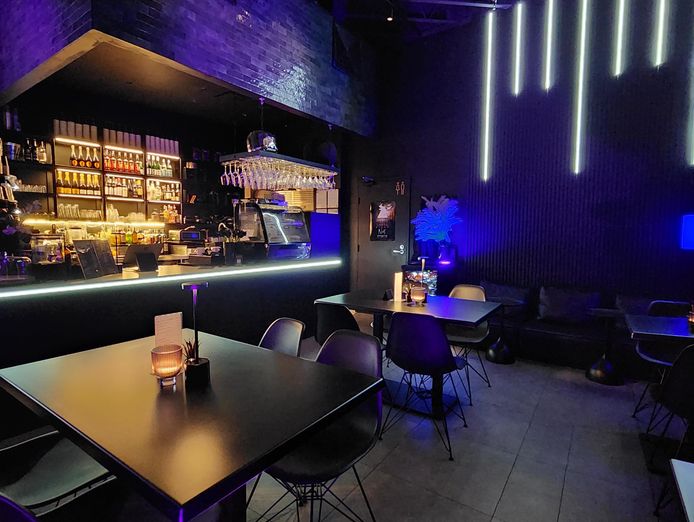 sophisticated-lifestyle-cafe-and-lounge-bar-for-sale-125-000-incl-stock-2
