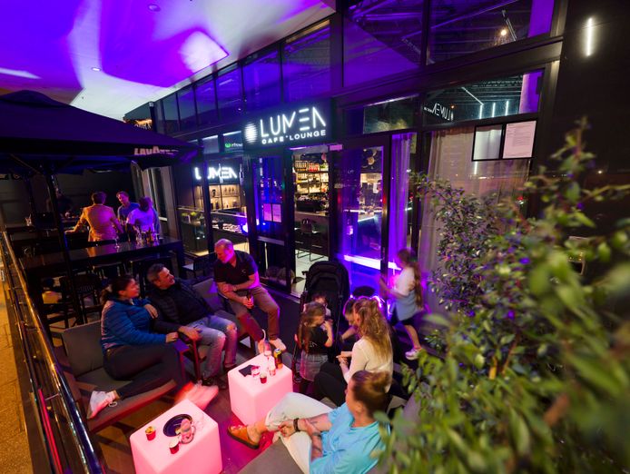 75k-urgent-sale-architect-designed-cafe-bar-in-prime-toowong-location-4