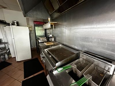 landlord-offers-fully-equipped-snack-bar-take-away-shop-6