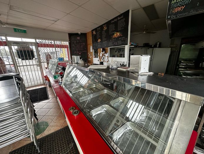 landlord-offers-fully-equipped-snack-bar-take-away-shop-5