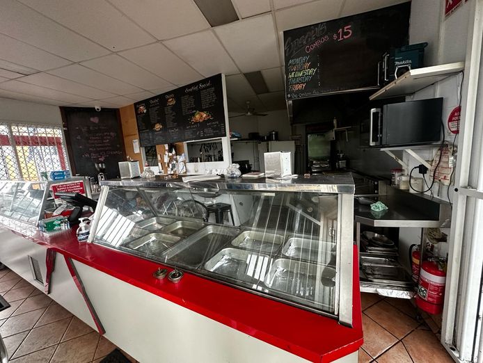 landlord-offers-fully-equipped-snack-bar-take-away-shop-3