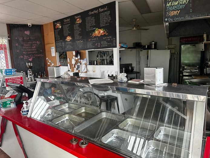 landlord-offers-fully-equipped-snack-bar-take-away-shop-4