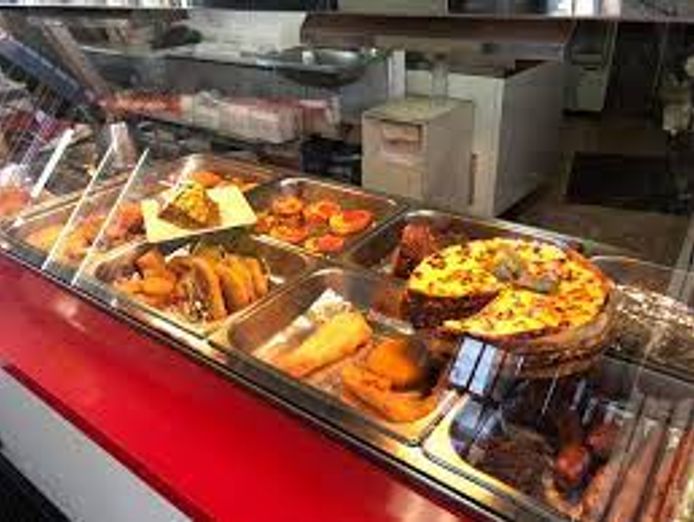 landlord-offers-fully-equipped-snack-bar-take-away-shop-0