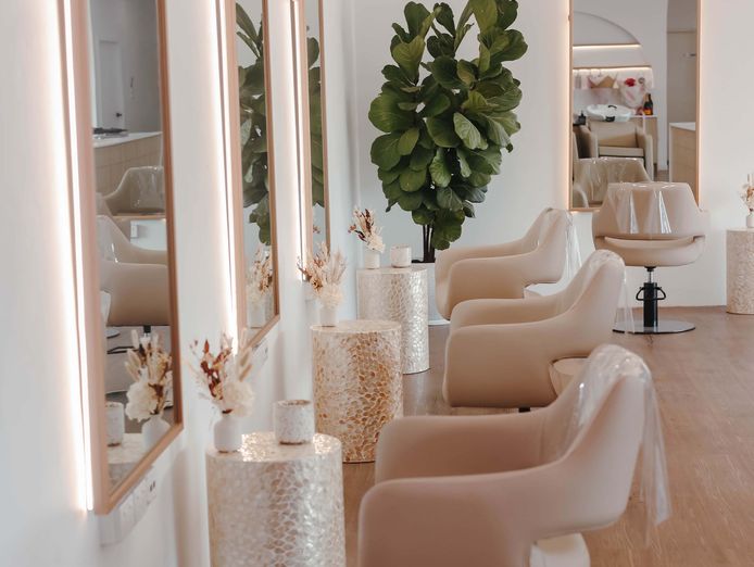 hair-extension-luxury-salon-1