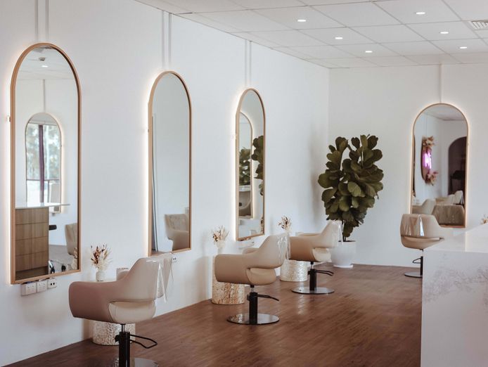 hair-extension-luxury-salon-0