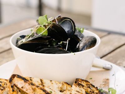 established-bar-and-restaurant-in-seddon-ave-t-o-30-000-p-w-our-ref-v2074-5