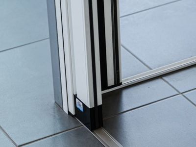 leading-retractable-screen-manufacturer-business-rev-1-9m-p-a-our-ref-d2087-1