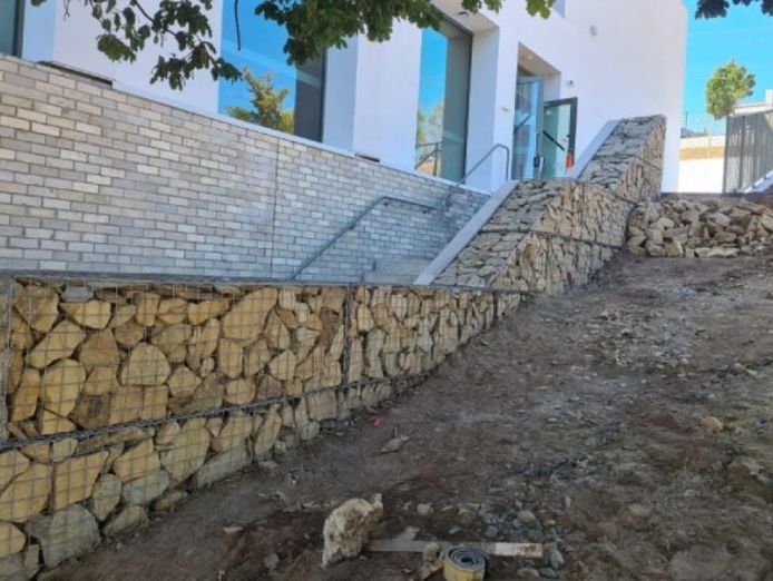 retaining-walls-specialist-in-melbourne-rev-2-200-000-p-a-our-ref-v2058-1