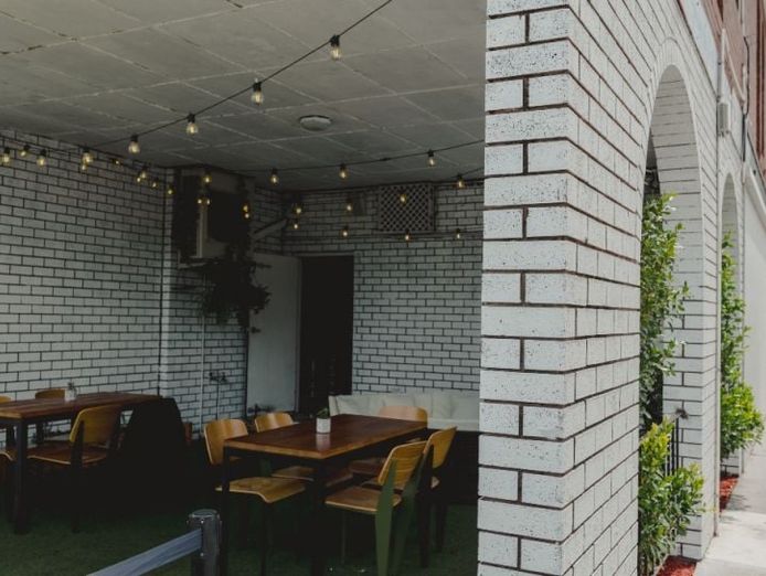 established-bar-and-restaurant-in-seddon-ave-t-o-30-000-p-w-our-ref-v2074-8