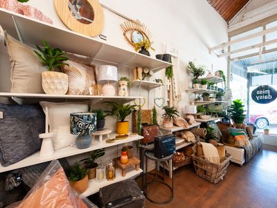 under-offer-miss-daisy-gifts-amp-gorgeous-things-retail-store-id-7-2