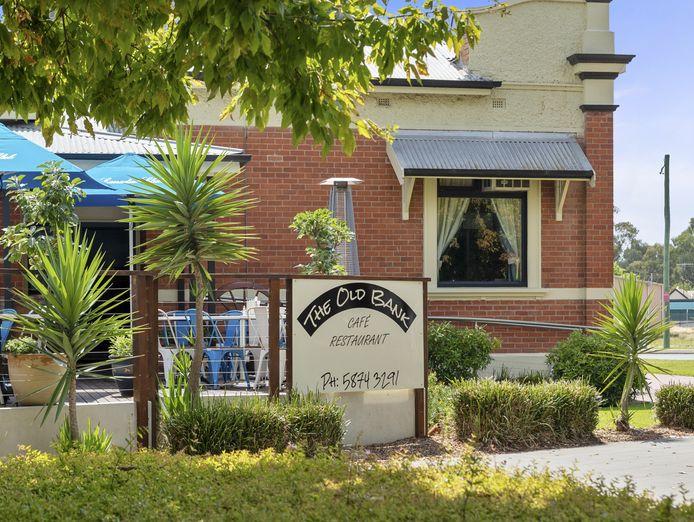the-old-bank-restaurant-on-site-residence-included-id-16-0