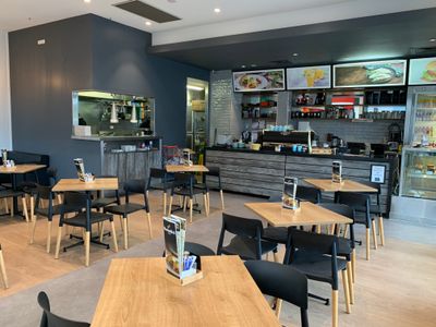 exciting-established-cafe-for-sale-family-owned-cafeteria-in-bateau-bay-square-1