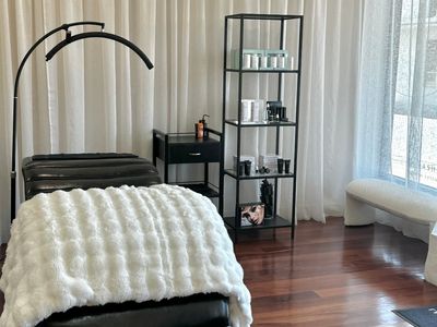 lash-and-beauty-salon-with-e-comm-brand-turn-key-opportunity-premium-fitout-0