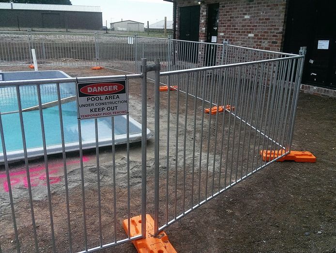 temporary-pool-and-spa-fencing-hire-4