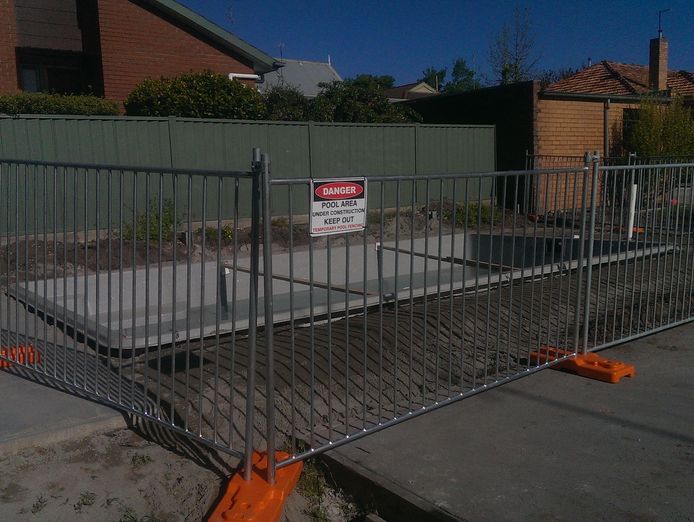 temporary-pool-and-spa-fencing-hire-1