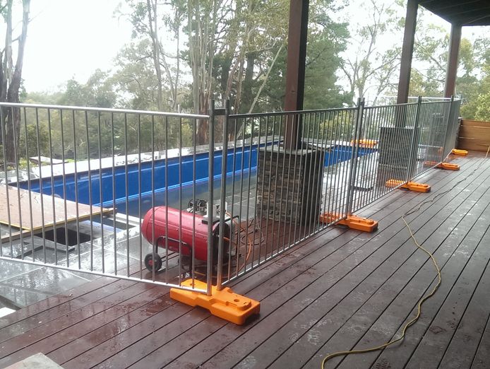 temporary-pool-and-spa-fencing-hire-9