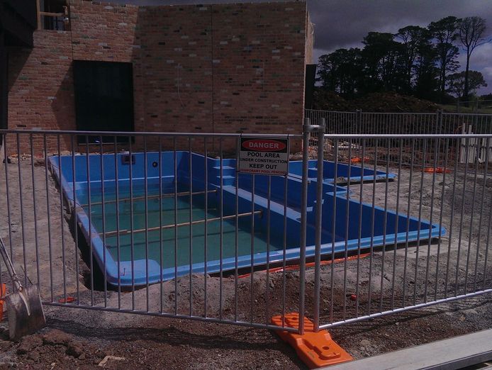 temporary-pool-and-spa-fencing-hire-5