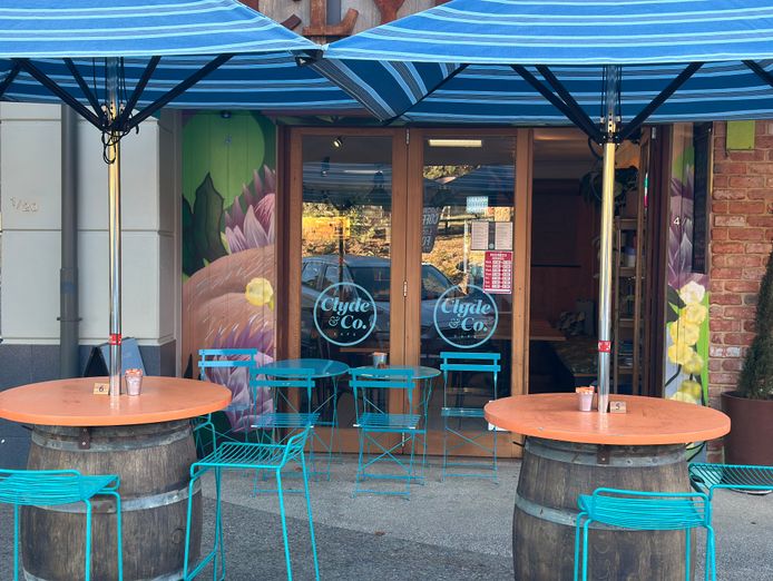 cafe-in-beautiful-mount-compass-9