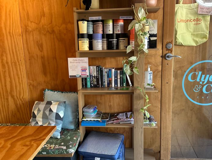 cafe-in-beautiful-mount-compass-2