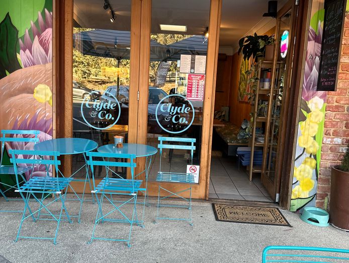 cafe-in-beautiful-mount-compass-3