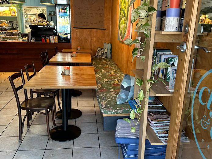 cafe-in-beautiful-mount-compass-1