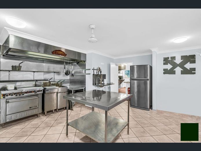 closed-cafe-in-prime-daintree-location-huge-potential-must-see-3