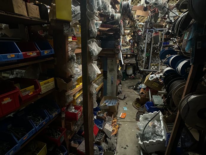 warehouse-clearance-tools-materials-supplies-stock-sale-9