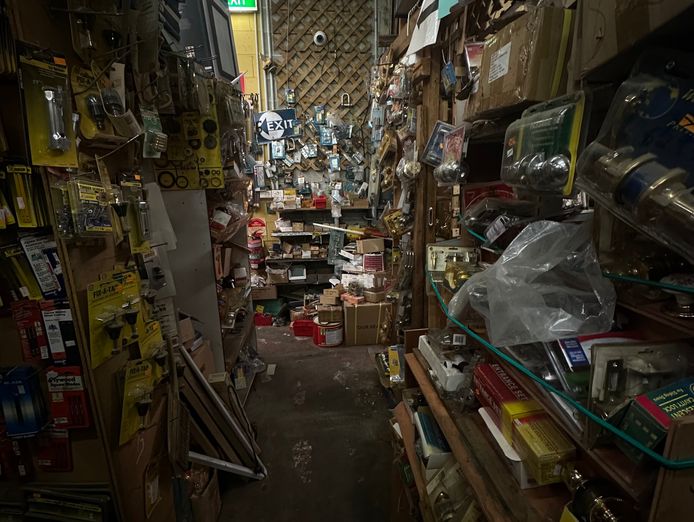 warehouse-clearance-tools-materials-supplies-stock-sale-4