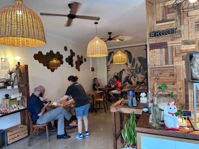 small-cafe-but-big-in-every-other-way-2