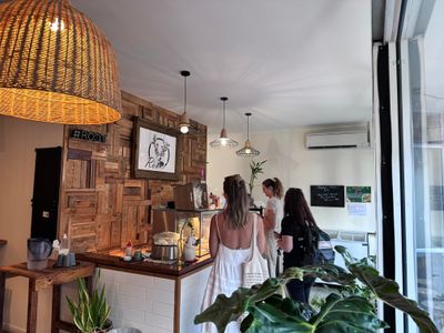 small-cafe-but-big-in-every-other-way-3